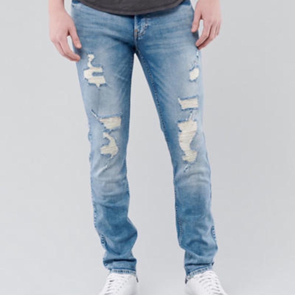 AMERICAN EAGLE DISTRESSED STRAIGHT FIT JEANS